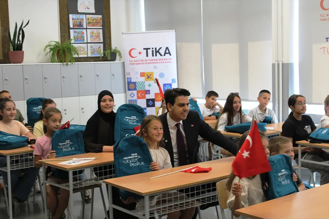 TİKA, Sırbistan'daki ilkokulun sınıflarını yeniledi
