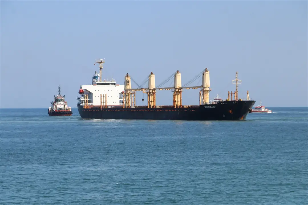 Tekirdağ'da karaya oturan gemi için kurtarma yarın sürecek