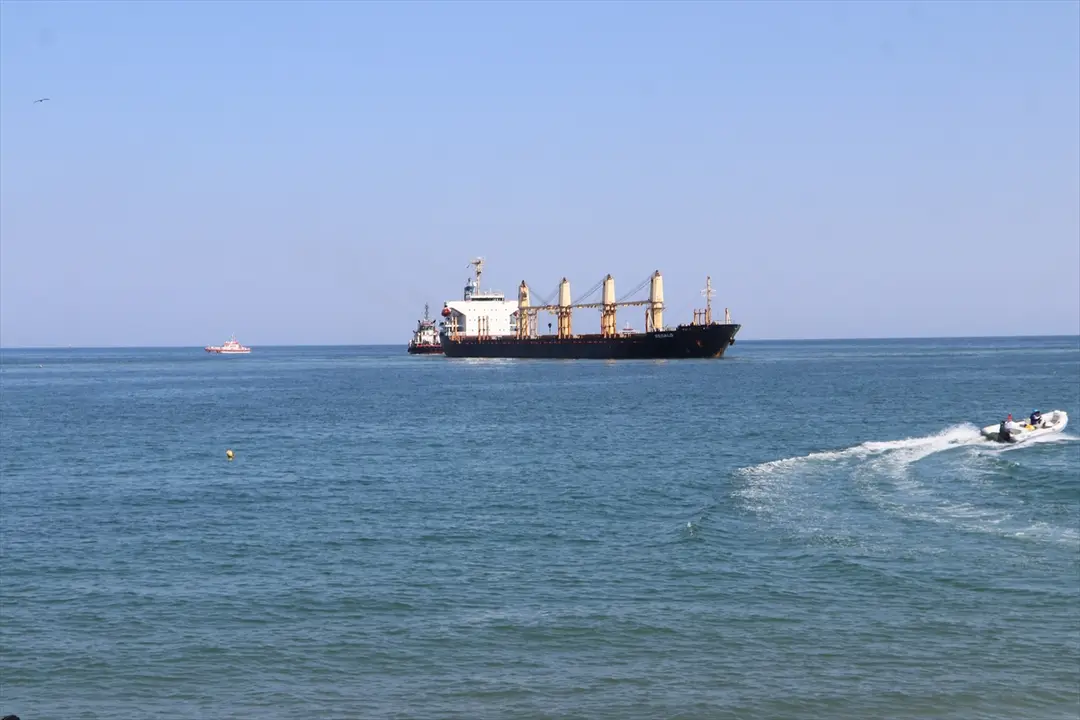Tekirdağ'da karaya oturan gemi için kurtarma yarın sürecek