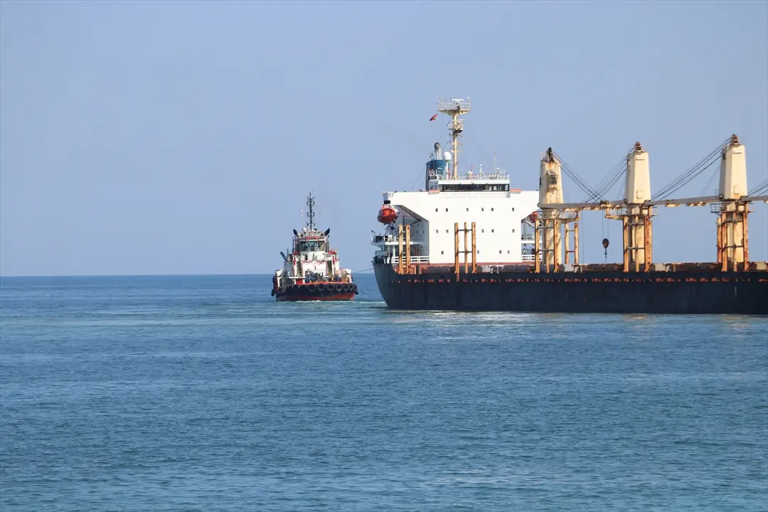 Tekirdağ'da karaya oturan gemi için kurtarma yarın sürecek