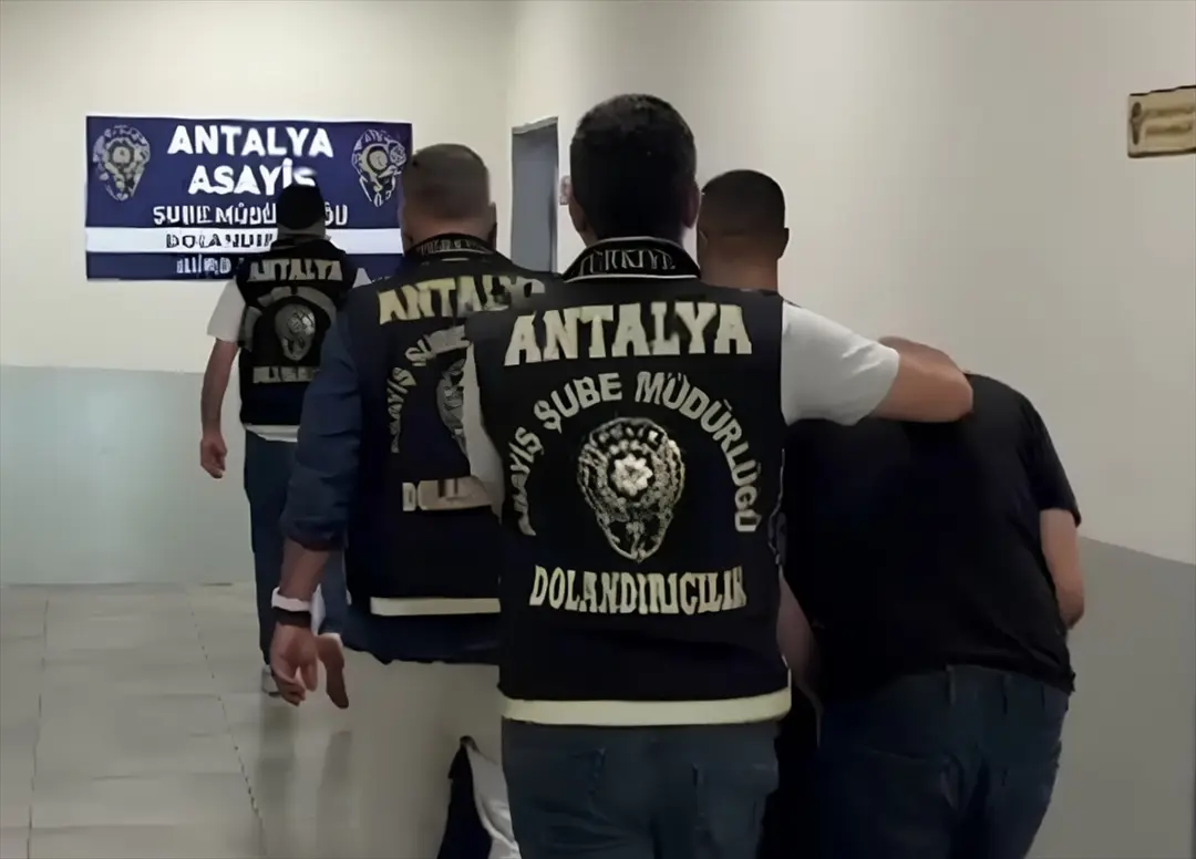 Antalya'da sahte altın diş satan 4 zanlı tutuklandı