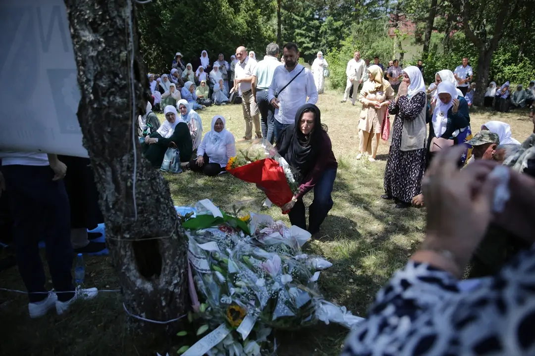 Srebrenitsa'da katledilen 6 genç anıldı