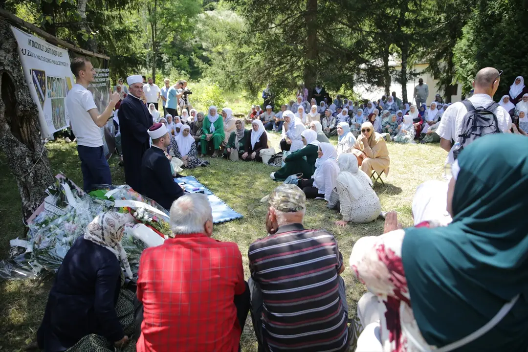 Srebrenitsa'da katledilen 6 genç anıldı