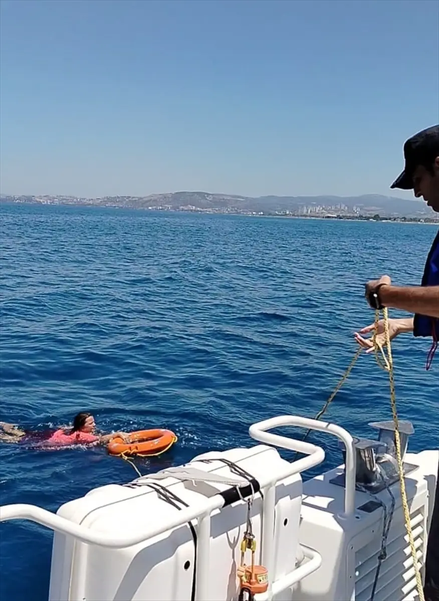 Kadın, yüzerken 2 mil açıldı, kurtarıldı