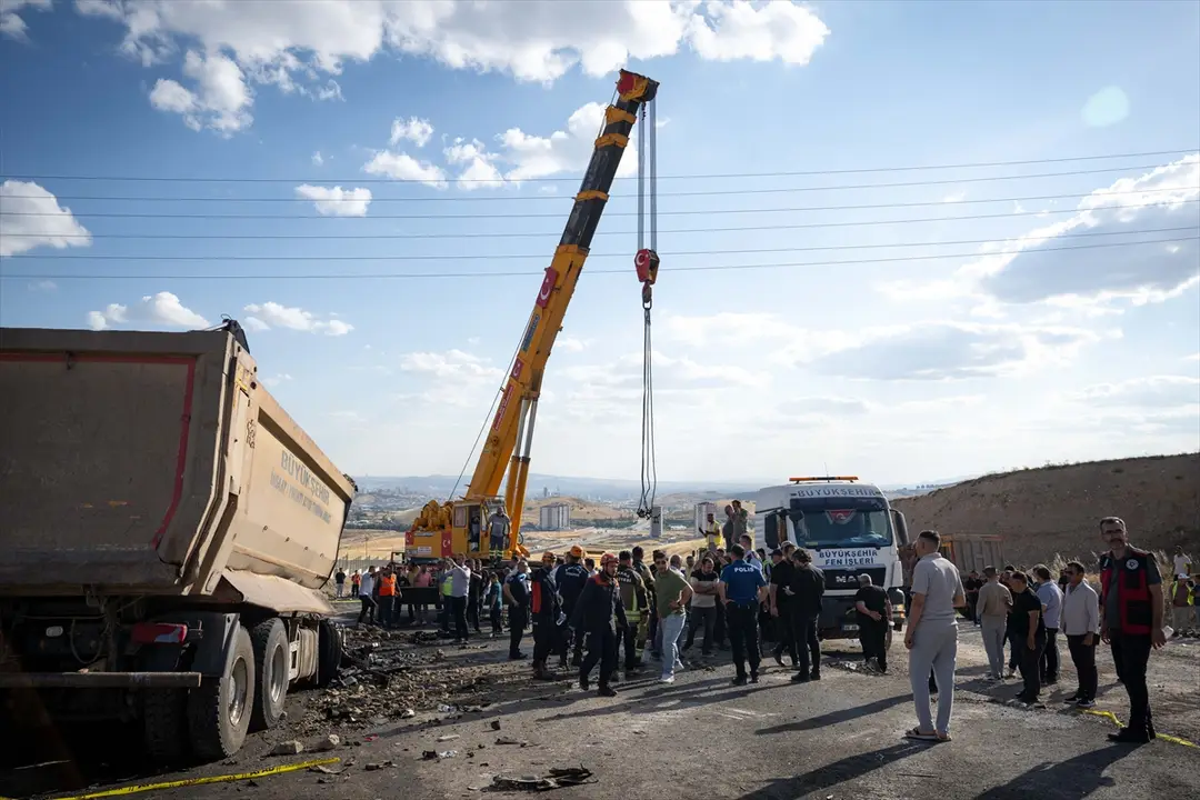 Ankara'da Kamyon Kazası: 2 Ölü
