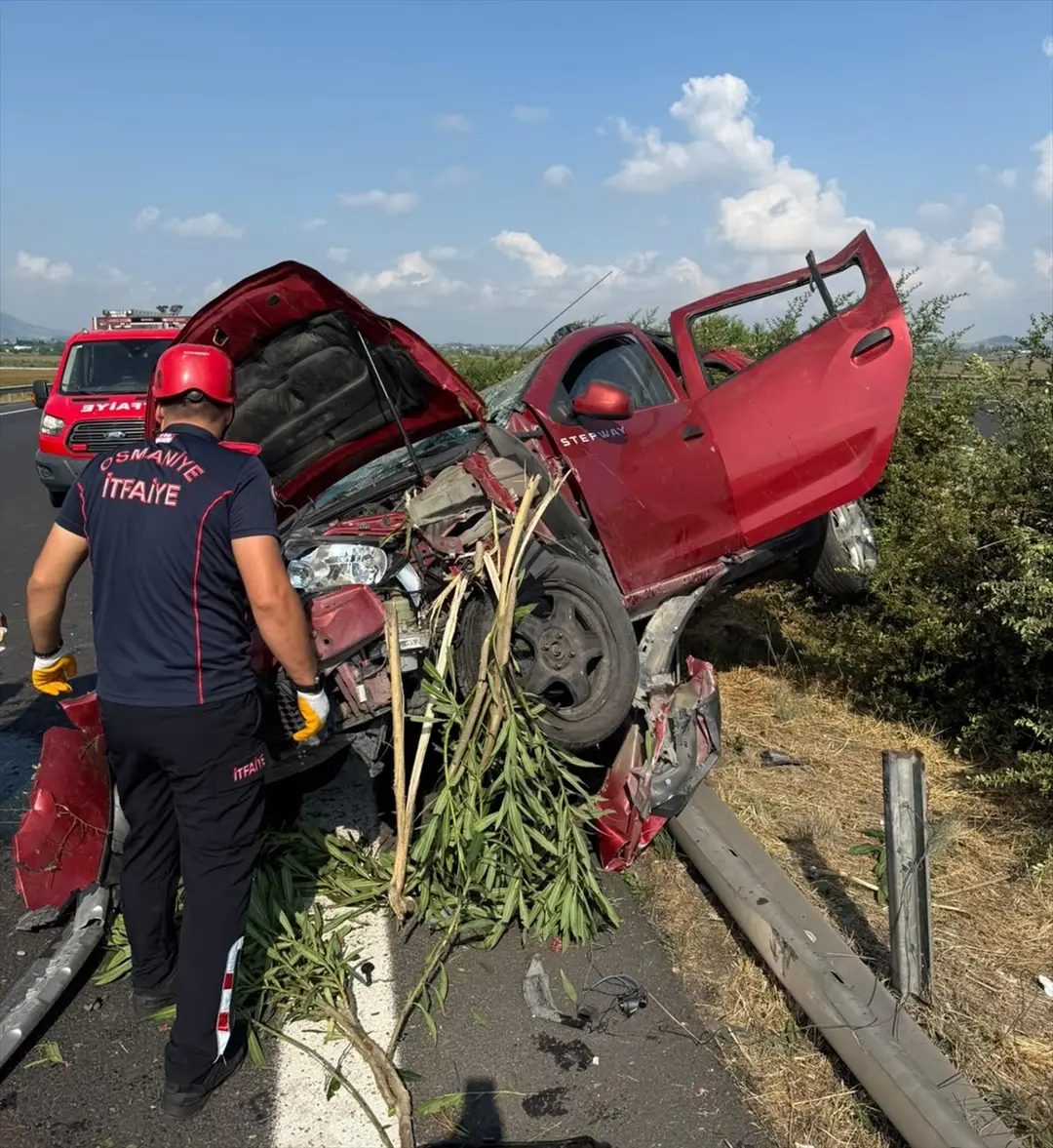 Osmaniye'de otomobil bariyere çarptı: 5 yaralı