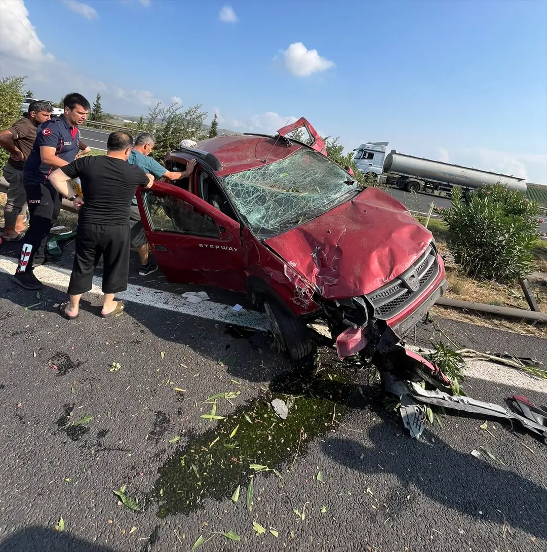 Osmaniye'de otomobil bariyere çarptı: 5 yaralı