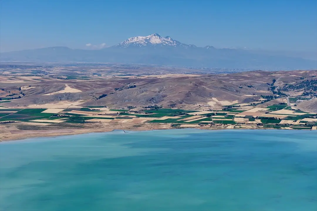 Kayseri Palas Gölü'nde tuz hasadı yağışlara takıldı