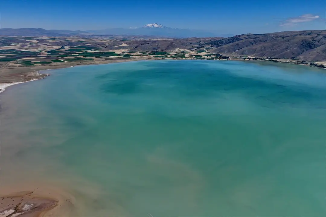 Kayseri Palas Gölü'nde tuz hasadı yağışlara takıldı