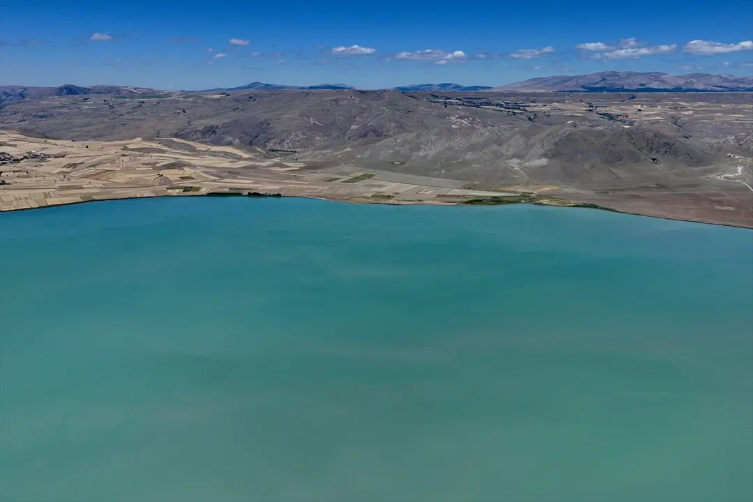 Kayseri Palas Gölü'nde tuz hasadı yağışlara takıldı