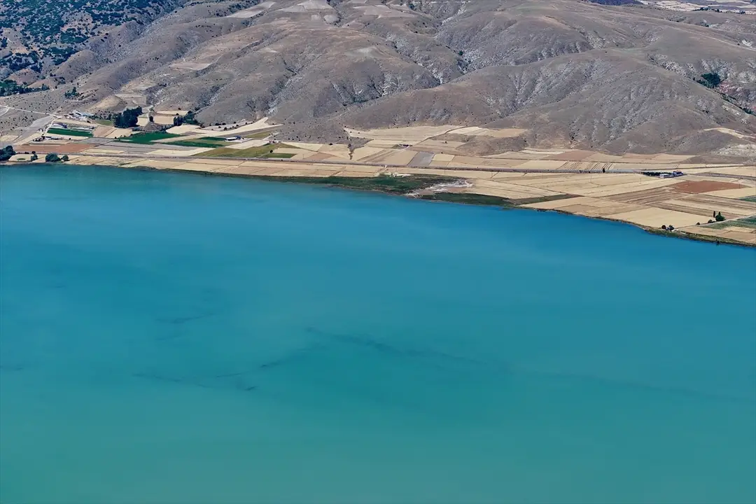 Kayseri Palas Gölü'nde tuz hasadı yağışlara takıldı