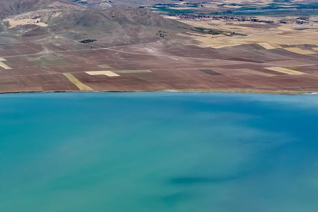 Kayseri Palas Gölü'nde tuz hasadı yağışlara takıldı