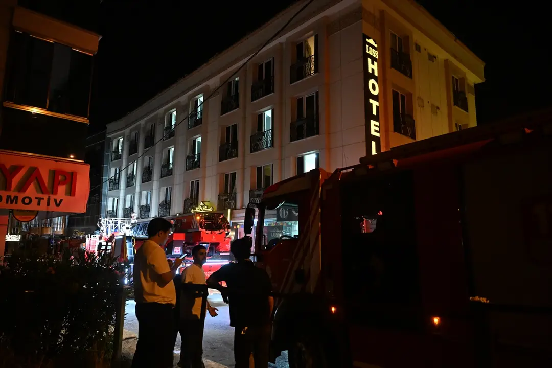 Esenyurt'ta otel yangını söndürüldü, bir kişi etkilendi