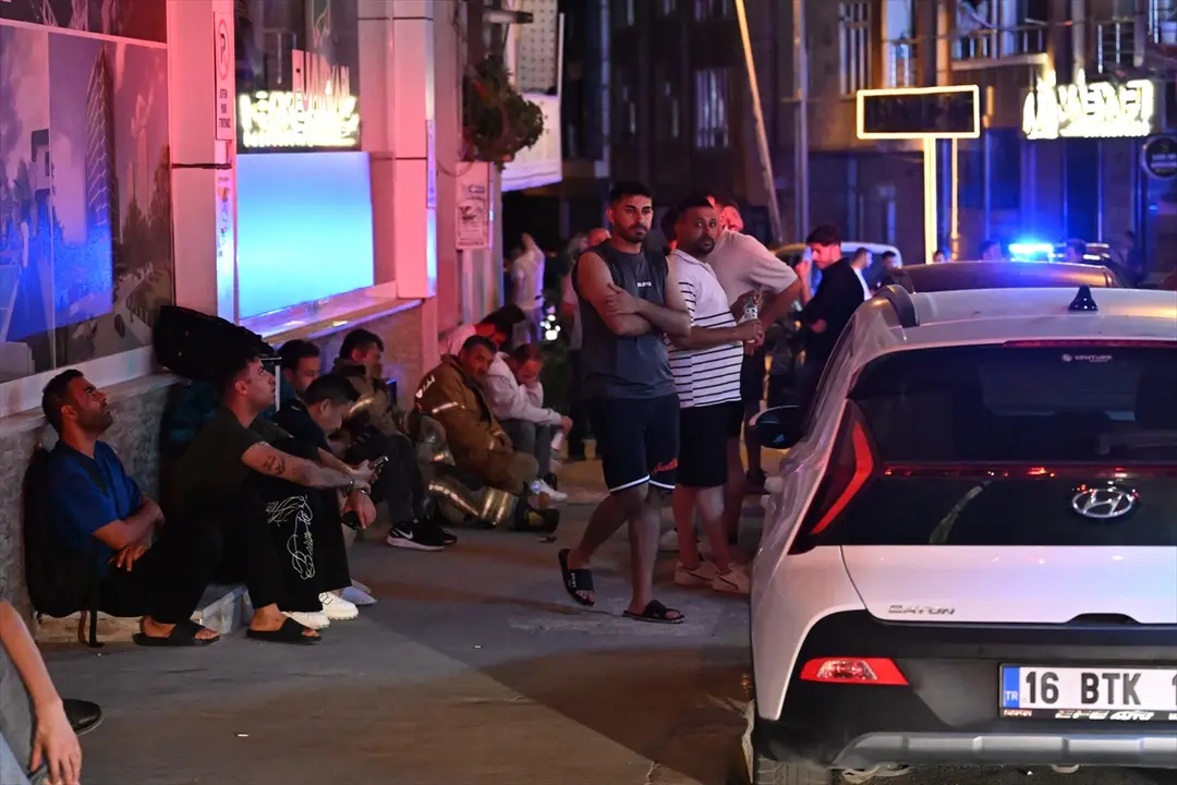 Esenyurt'ta otel yangını söndürüldü, bir kişi etkilendi