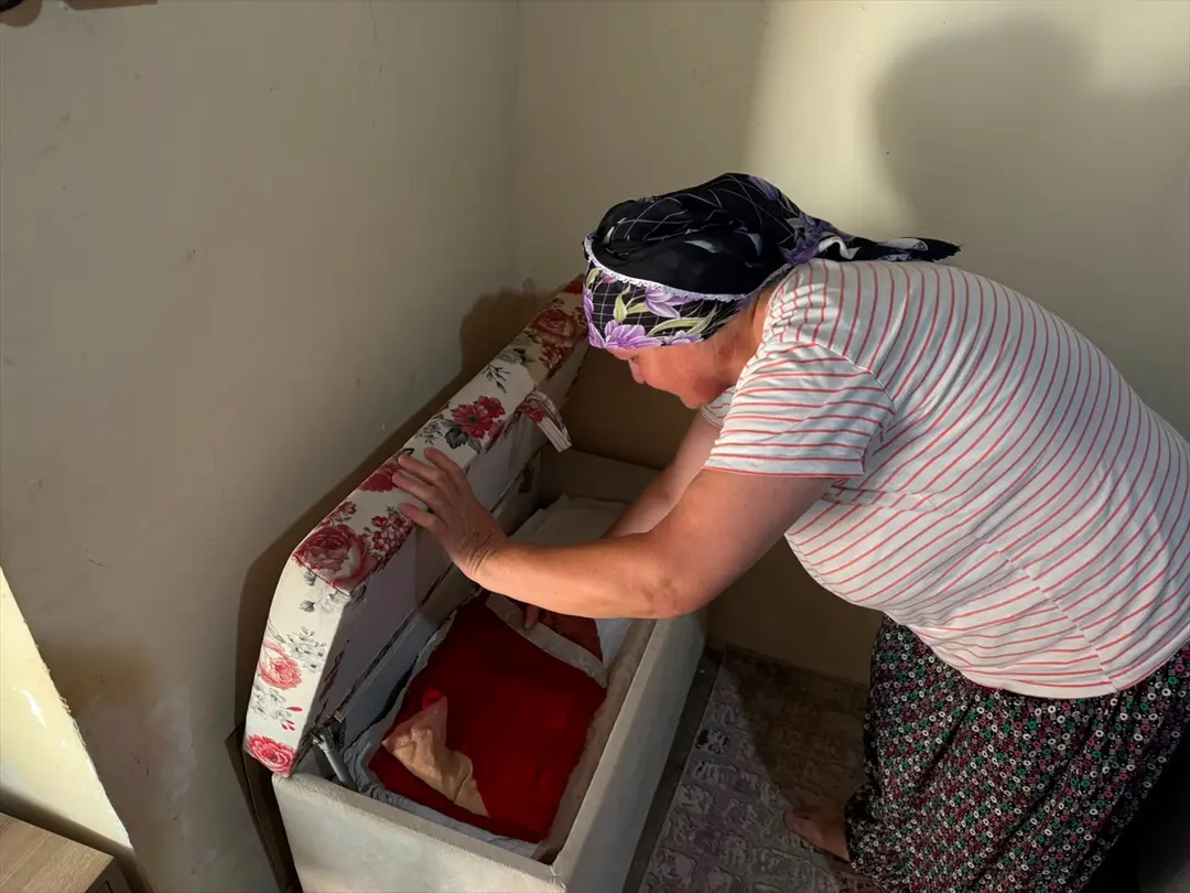 KKTC'li Aynur Gazcıoğlu: Kıbrıs bayrağını 36 yıldır saklıyor