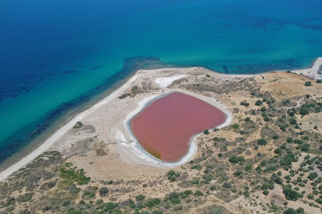 Çanakkale'nin Kalpli Gölü yeniden pembeye büründü: Doğal olay