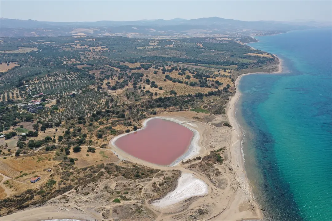 Çanakkale'nin Kalpli Gölü yeniden pembeye büründü: Doğal olay