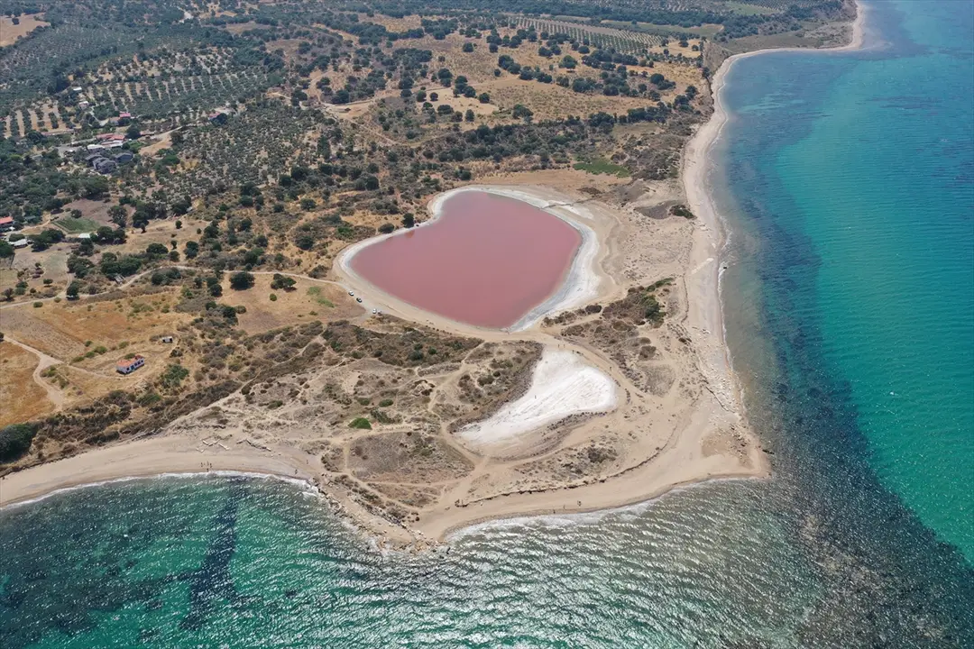 Çanakkale'nin Kalpli Gölü yeniden pembeye büründü: Doğal olay