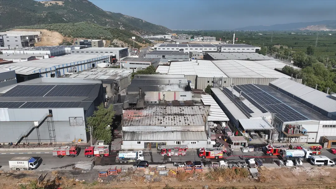 Bursa Kestel'de Kumaş Fabrikası Yangını Söndürüldü