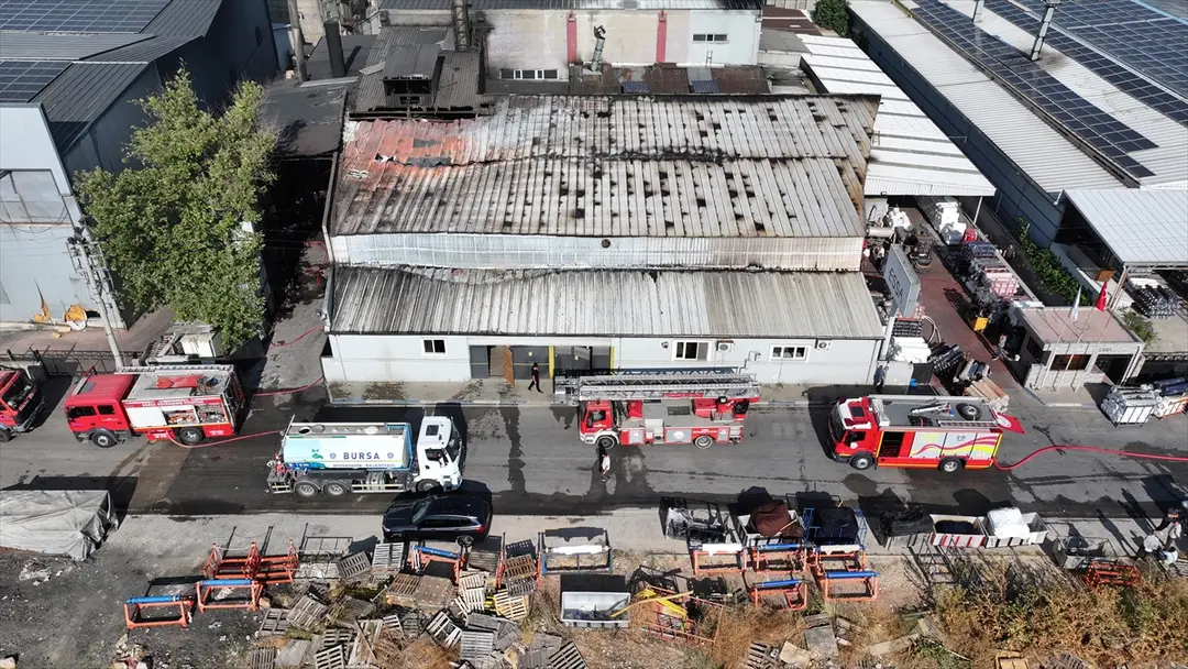 Bursa Kestel'de Kumaş Fabrikası Yangını Söndürüldü