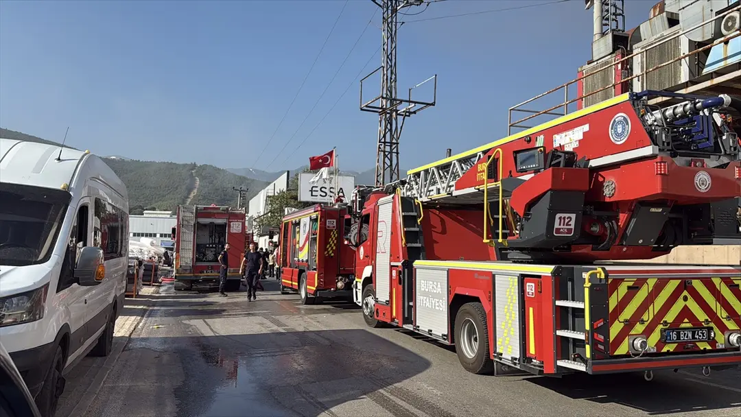 Bursa Kestel'de Kumaş Fabrikası Yangını Söndürüldü
