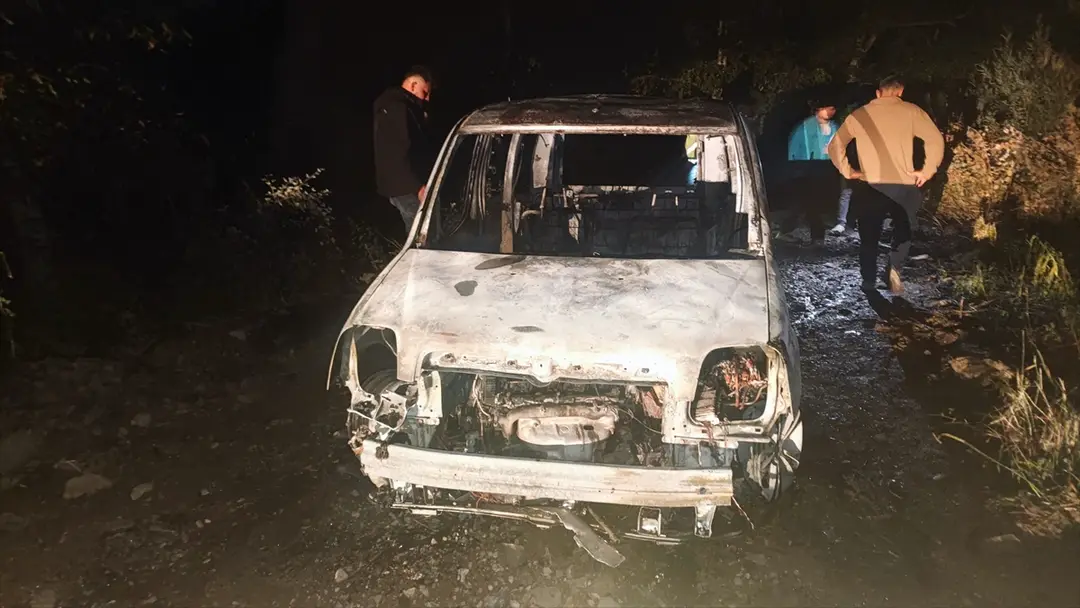Çorum'da seyir halindeki araç alev aldı: Kullanılamaz hale geldi