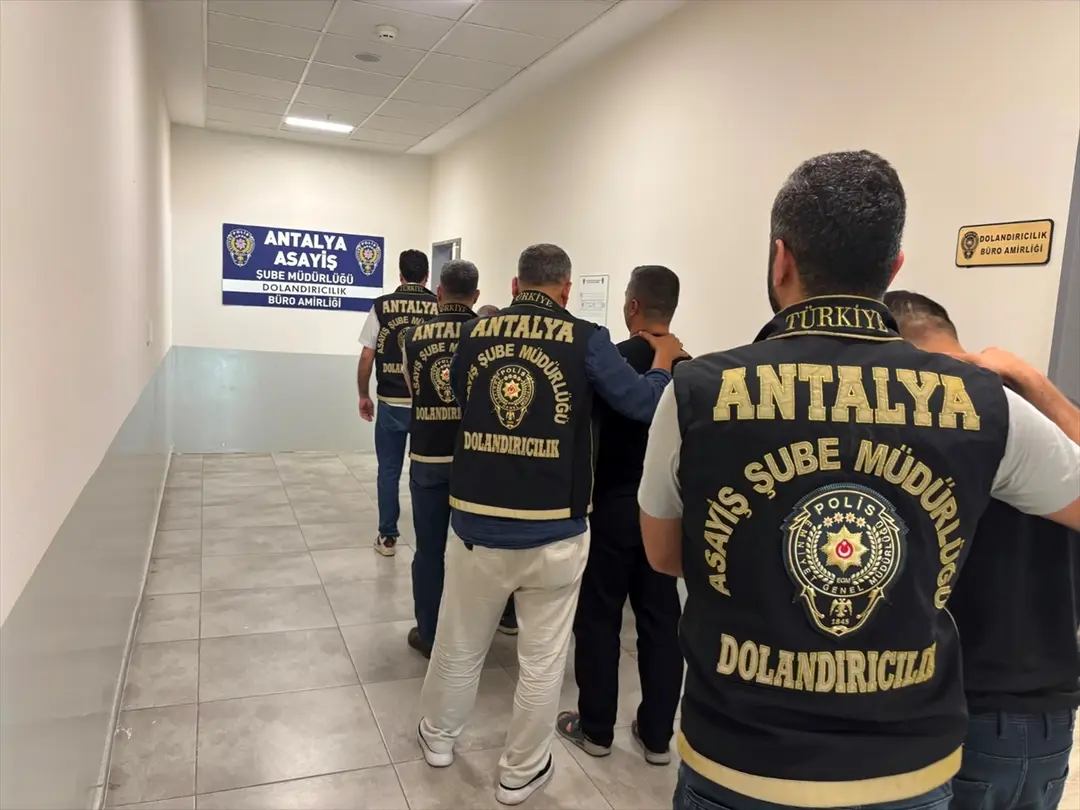 Antalya'da asayiş denetimi: 1975 şüpheliden 242'si tutuklandı