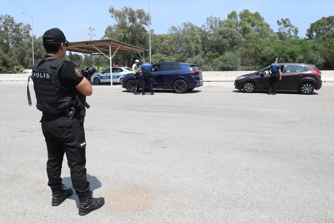 Antalya'da asayiş denetimi: 1975 şüpheliden 242'si tutuklandı