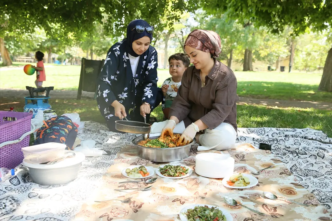 Gaziantep ve Şanlıurfa'da sıcak hava yaşamı olumsuz etkiliyor