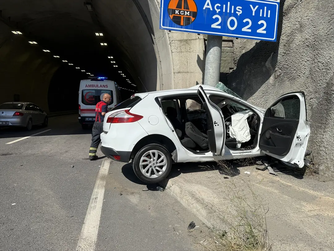 Unfall in Zonguldak: Fahrer prallt gegen Tunneleingang, schwer verletzt