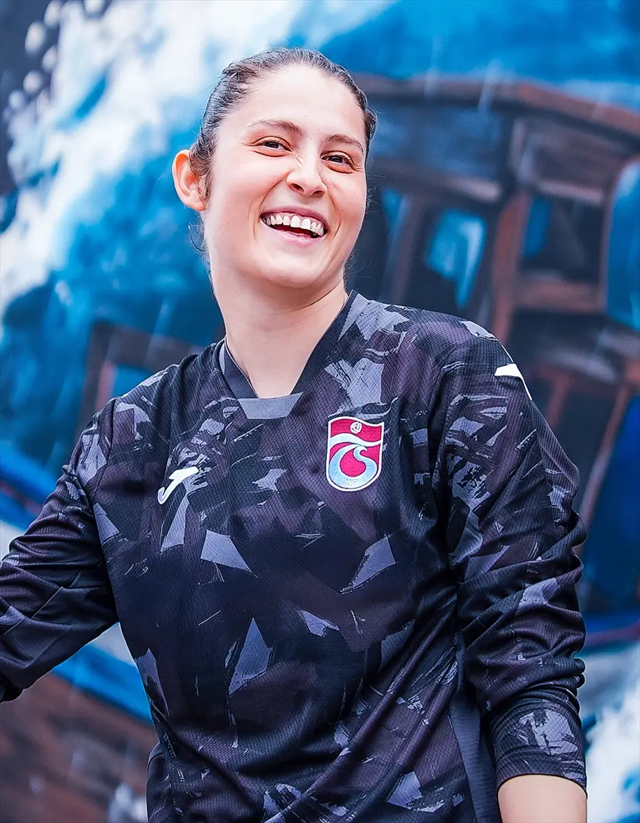 Trabzonspor Kadın Futbolu: Zeynep Akdeniz ve Violah Nambi transfer edildi