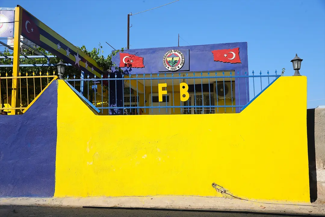 Earthquake Survivor Mehmet Saçar Paints Home Fenerbahçe Colors