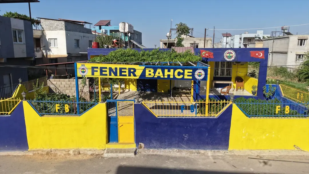 Earthquake Survivor Mehmet Saçar Paints Home Fenerbahçe Colors