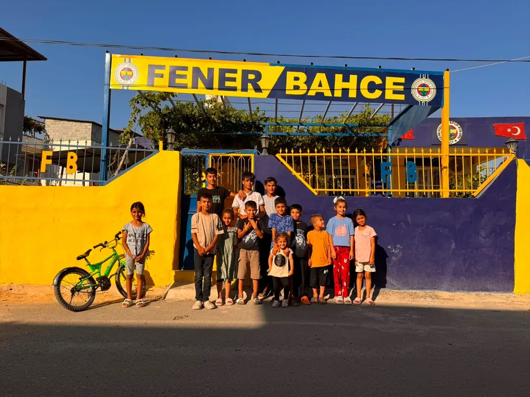Earthquake Survivor Mehmet Saçar Paints Home Fenerbahçe Colors