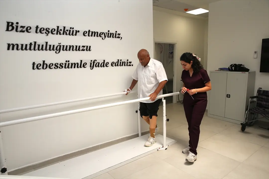 Im Rollstuhl ins Zentrum, zu Fuß wieder raus
