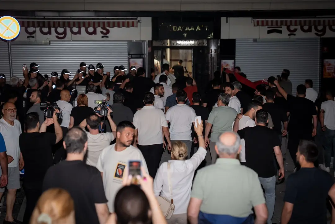 Tumult in der CHP-Provinzgeschäftsstelle Ankara: Proteste gegen Yıldırım