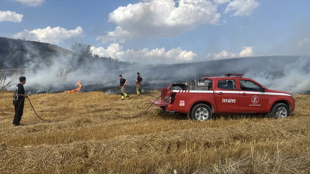 Stubble Fire in Edirne: 30 Decares of Farmland Destroyed