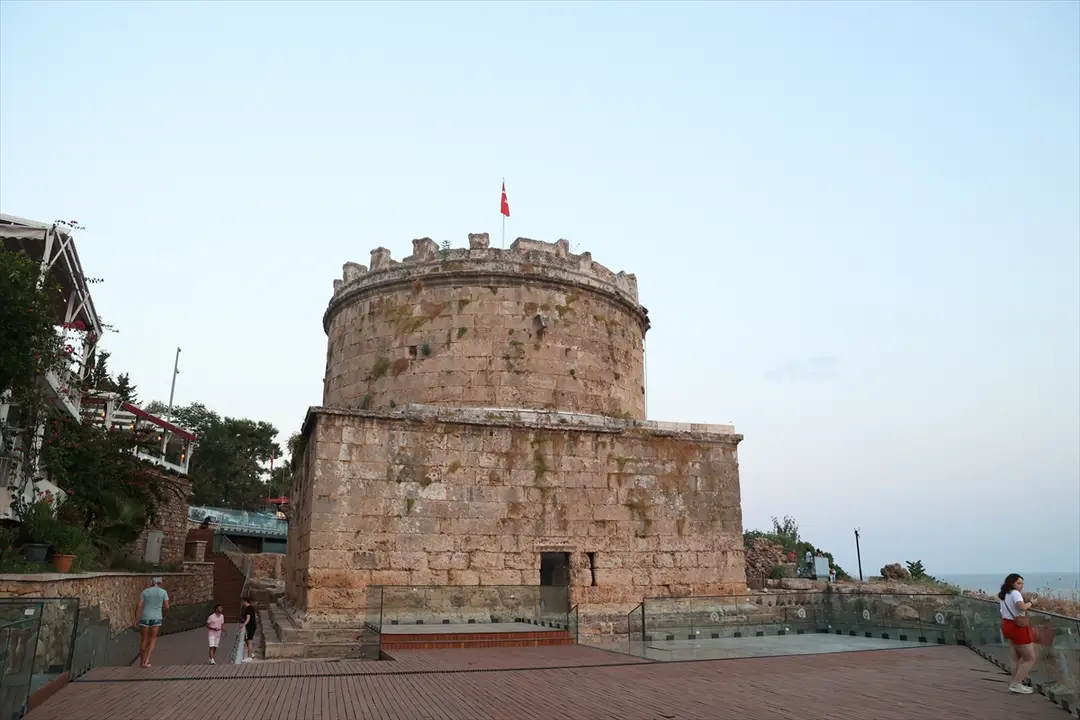 Antalya Hıdırlık-Turm: Ausgrabungen abgeschlossen, Tore offen