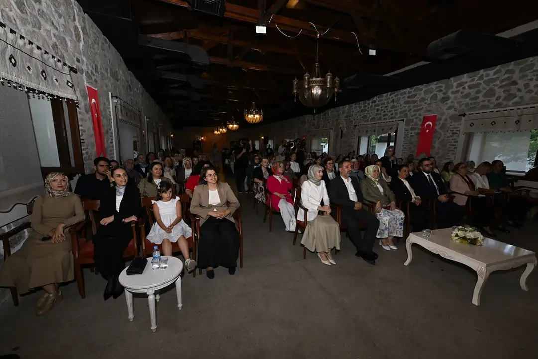AK Partei Frauenorganisation: Frauen gestalten das Jahrhundert der Türkei