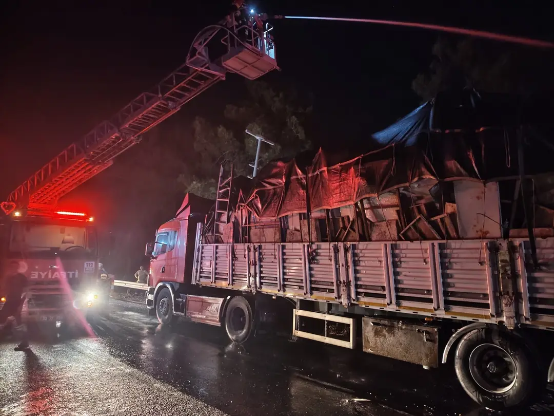 Mersin Truck Fire: D-400 Highway Briefly Closed
