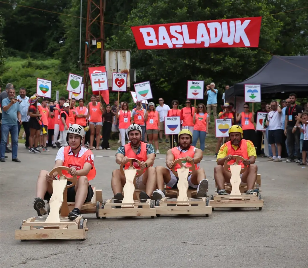 Internationales Holzauto-Rennen in Rize: Türkei siegt