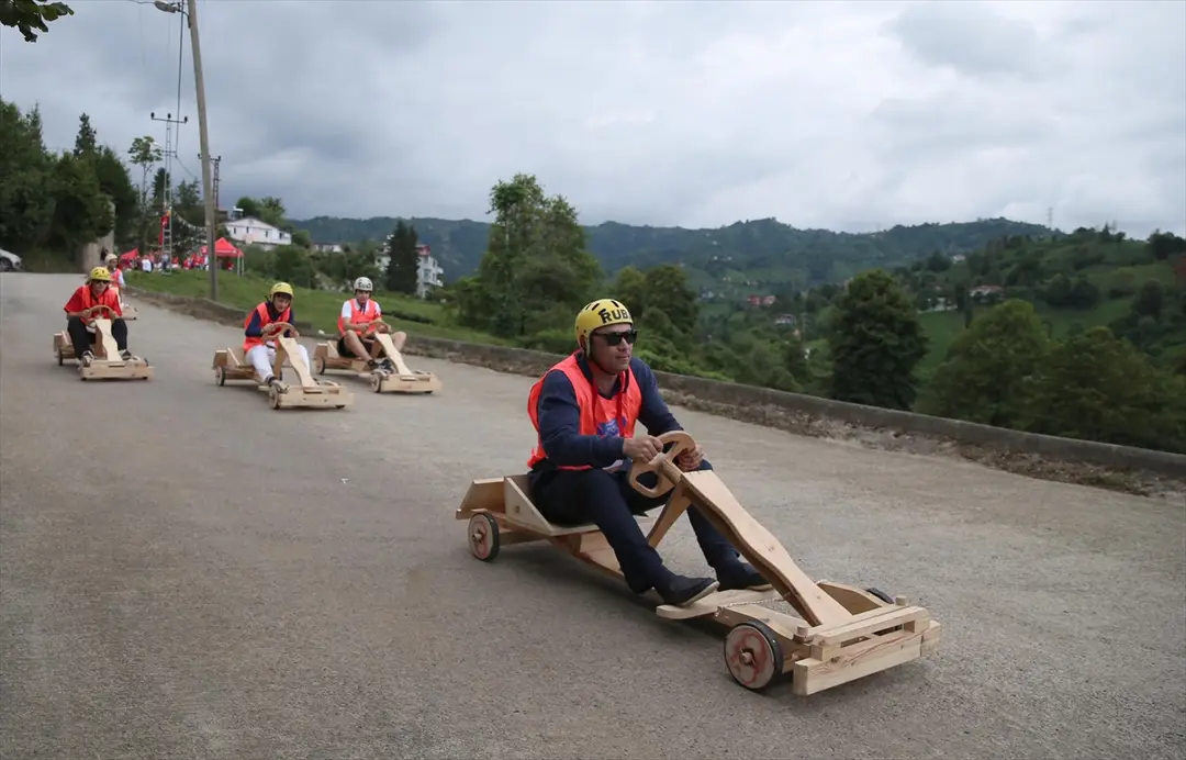 Internationales Holzauto-Rennen in Rize: Türkei siegt