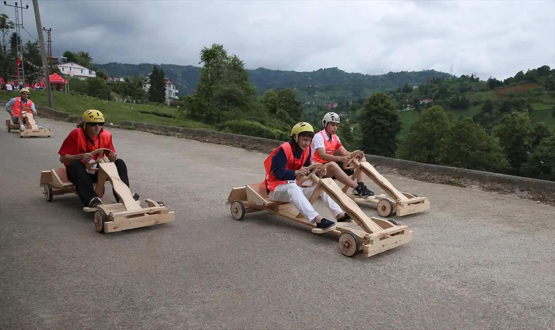 Internationales Holzauto-Rennen in Rize: Türkei siegt