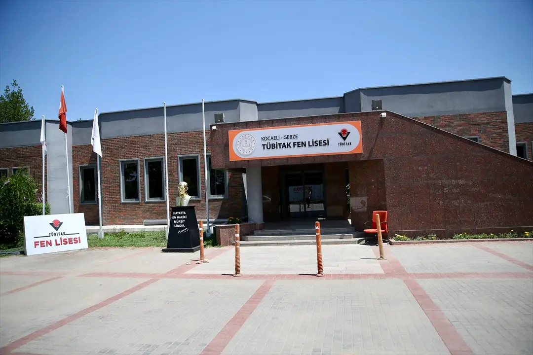 TÜBİTAK Fen Lisesi YKS'de zirvede: 7 öğrenci ilk 100'de yer aldı