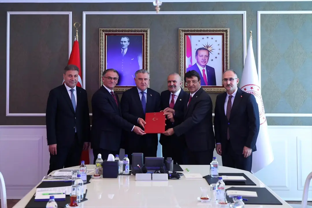 Minister Osman Aşkın Bak: Protokoll für Van-Stadion unterzeichnet