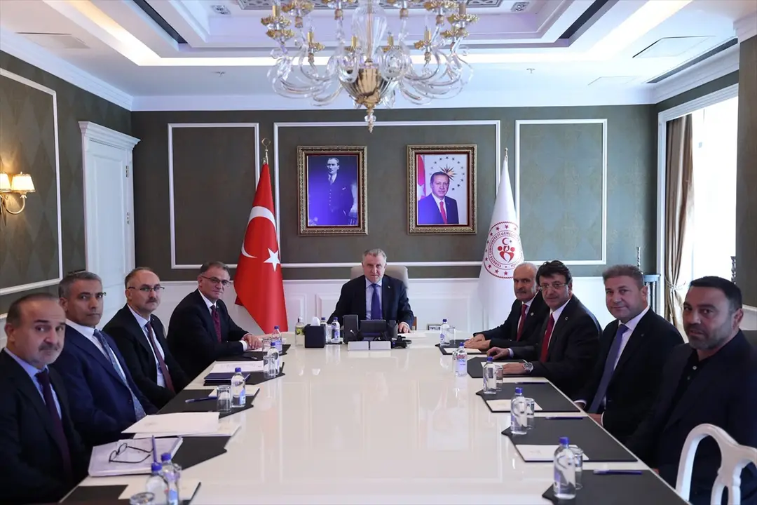 Minister Osman Aşkın Bak: Protokoll für Van-Stadion unterzeichnet