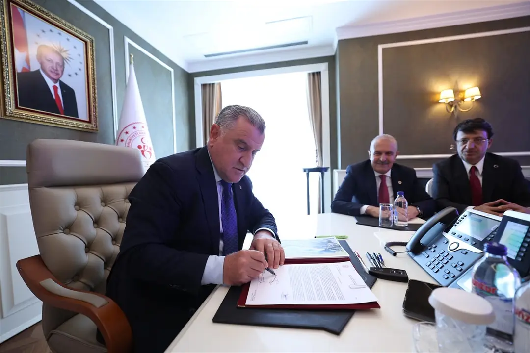 Minister Osman Aşkın Bak: Protokoll für Van-Stadion unterzeichnet
