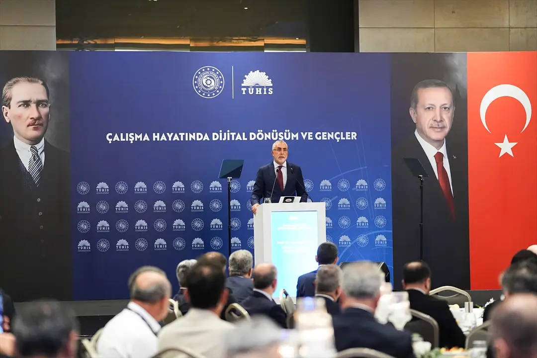 Bakan Işıkhan "Çalışma Hayatında Dijital Dönüşüm ve Gençler Semineri"nde konuştu: