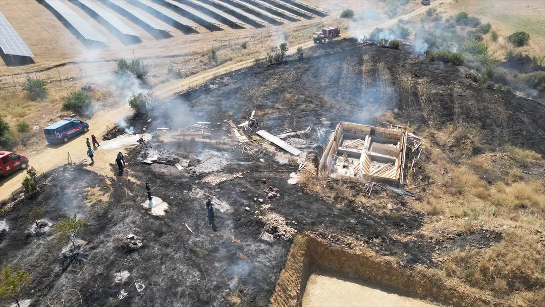 Brand in Manisa: Auf Mandelbäume übergegriffene Flammen gelöscht