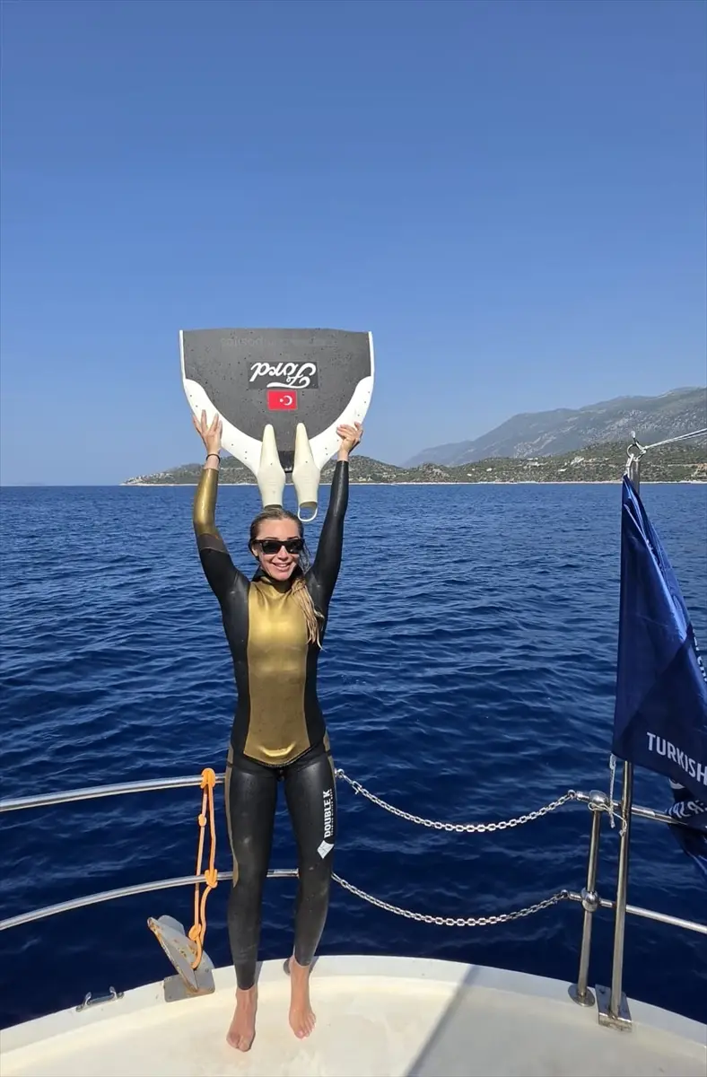 Şahika Ercümen: Türkische Meisterin mit 68-Meter-Tauchgang